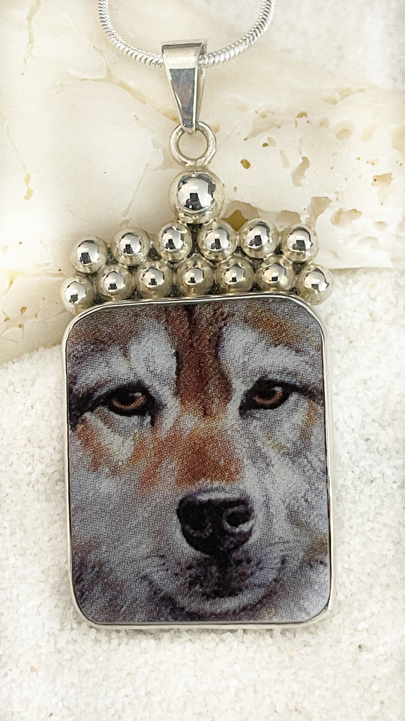 Vintage China Faces Wolf Brown Pendant